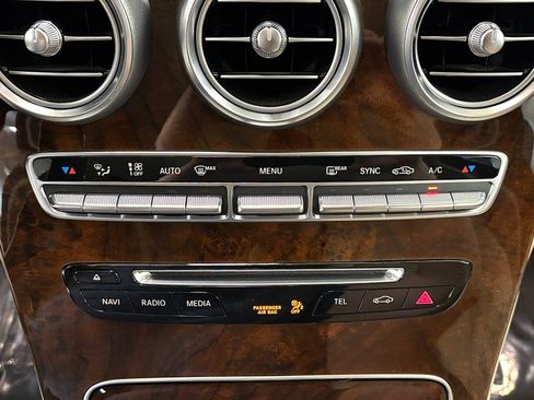 Used 2019 Mercedes-Benz GLC 300 4MATIC image 26