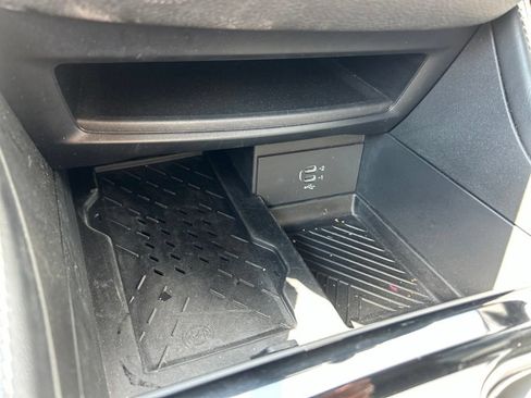 Used 2026 Chrysler Pacifica Limited FWD image 13