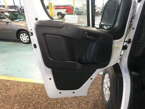 New 2024 RAM ProMaster 2500 w/ Quick Order Package 22G SLT image 7
