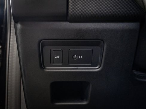 Used 2023 Land Rover Discovery S R-Dynamic image 44