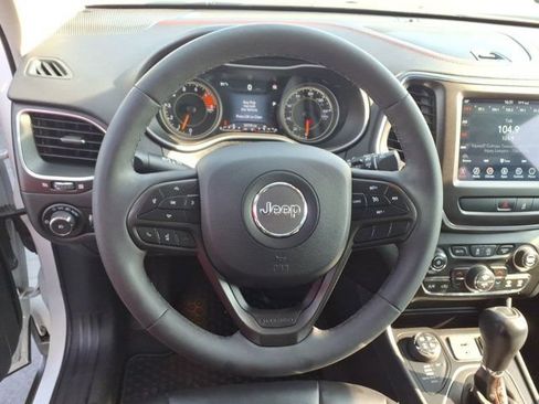 Used 2022 Jeep Cherokee Trailhawk AWD/4WD image 7