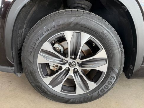 Used 2022 Toyota Highlander XLE FWD image 62