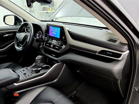 Used 2023 Toyota Highlander XLE image 27