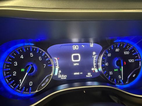 Used 2023 Chrysler Pacifica Touring-L FWD image 20