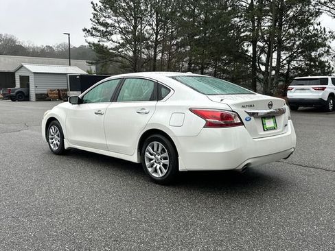 Used 2014 Nissan Altima 2.5 S w/ Display Audio Package FWD image 5