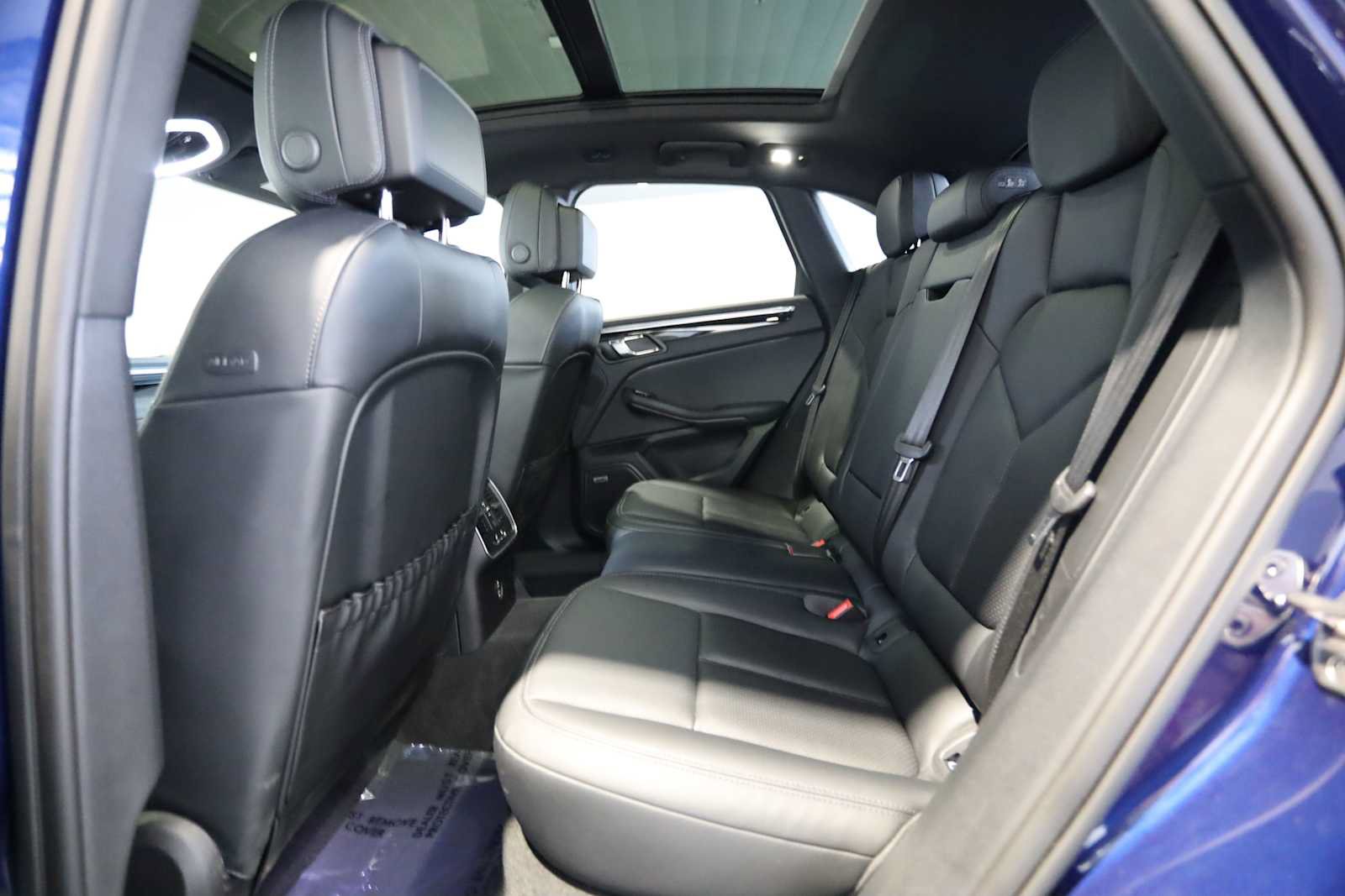 Used 2025 Porsche Macan AWD/4WD image 18