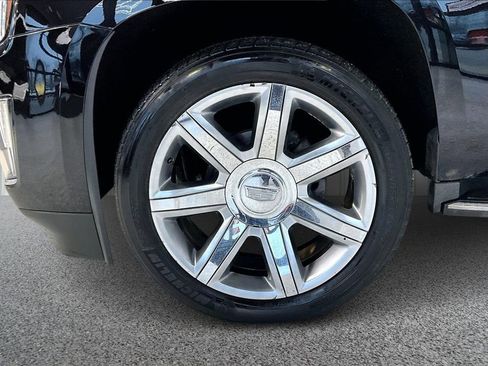 Used 2016 Cadillac Escalade Luxury image 36