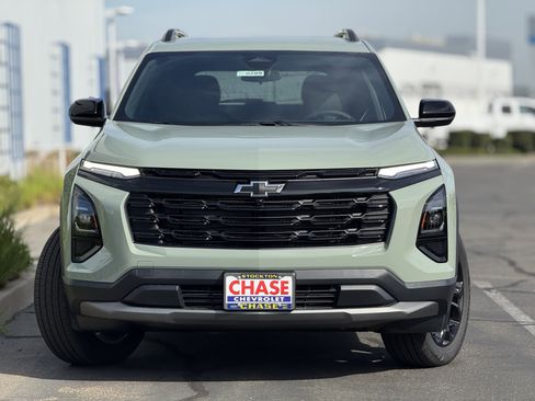 New 2026 Chevrolet Equinox LT image 2