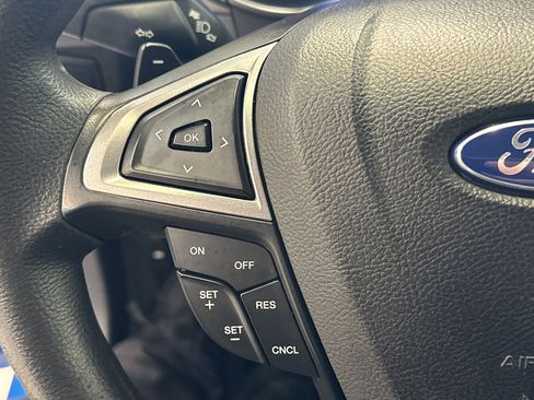 Used 2017 Ford Fusion SE w/ Fusion SE Technology Package image 30