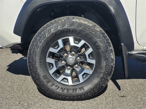 Certified 2022 Toyota Tacoma TRD Off-Road image 11