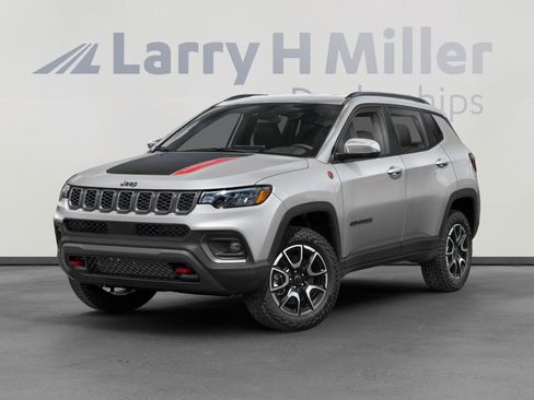 Used 2025 Jeep Compass Trailhawk image 1
