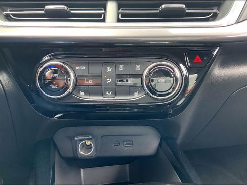 Used 2024 Chevrolet Trax ACTIV w/ Driver Confidence Package FWD image 32