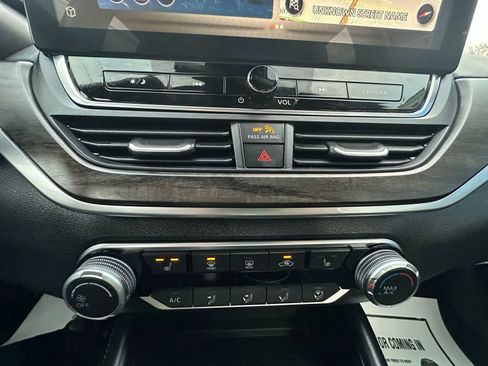 Used 2023 Nissan Altima 2.5 SV w/ SV Premium Package image 25