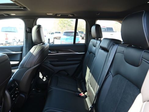 New 2026 Jeep Grand Cherokee Laredo image 19