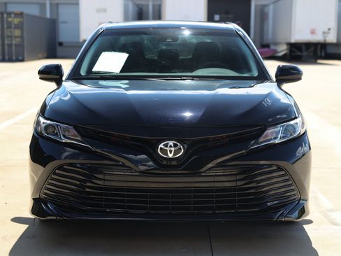 Used 2020 Toyota Camry LE FWD image 20