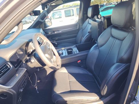 Used 2024 Jeep Wagoneer Series III w/ Premium Group I image 5