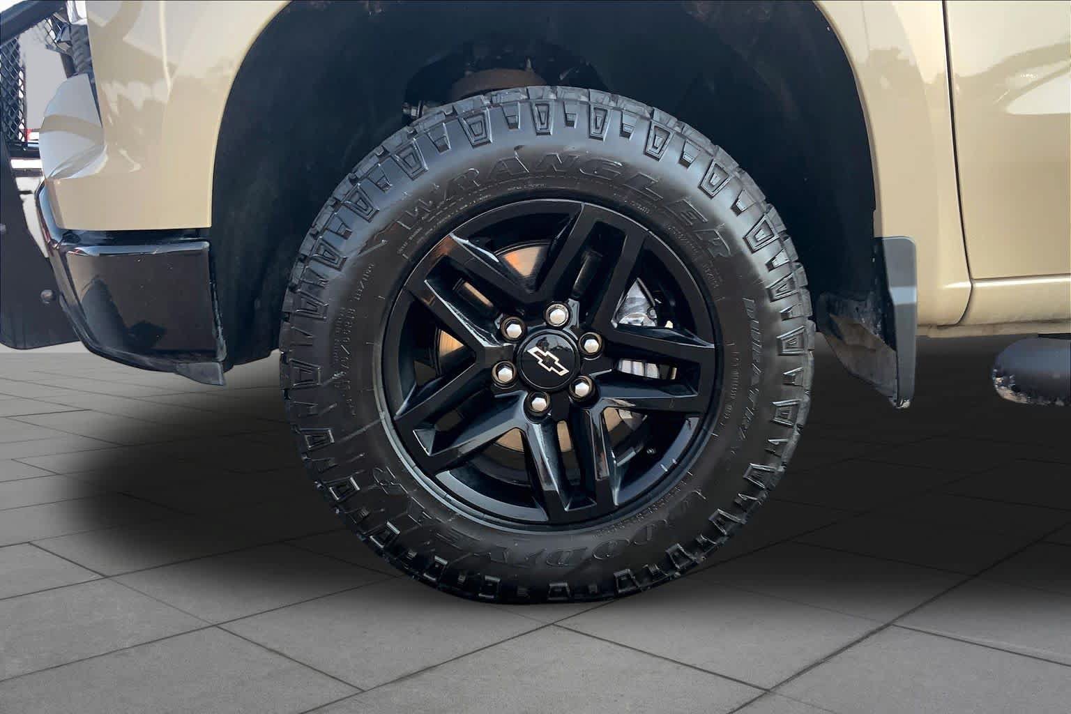 Used 2023 Chevrolet Silverado 1500 LT Trail Boss w/ Convenience Package II AWD/4WD image 11