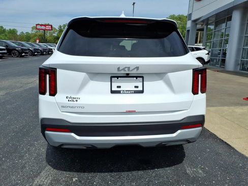 Certified 2026 Kia Sorento LX FWD image 5
