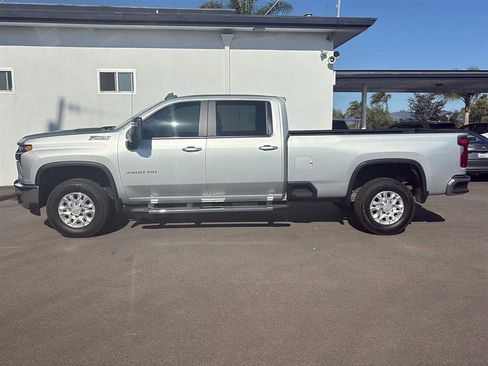 Used 2022 Chevrolet Silverado 3500 LT w/ Convenience Package image 2