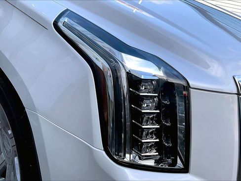 Used 2018 Cadillac Escalade Luxury image 26