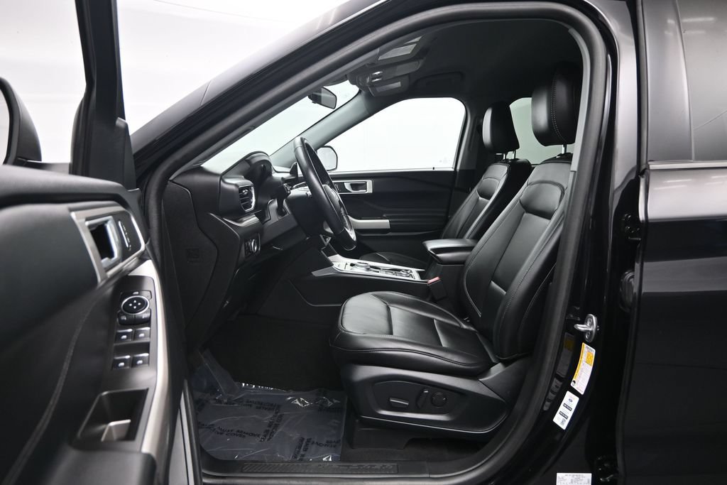 Used 2023 Ford Explorer XLT w/ Equipment Group 202A AWD/4WD image 24