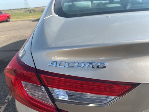 Used 2018 Honda Accord EX image 7