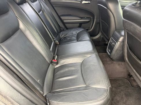 Used 2017 Chrysler 300 Limited image 19