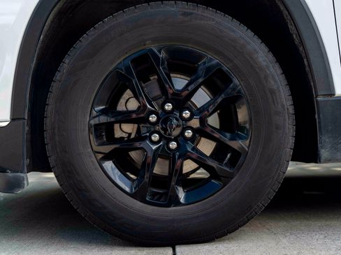 Used 2019 Chevrolet Traverse LT FWD image 14
