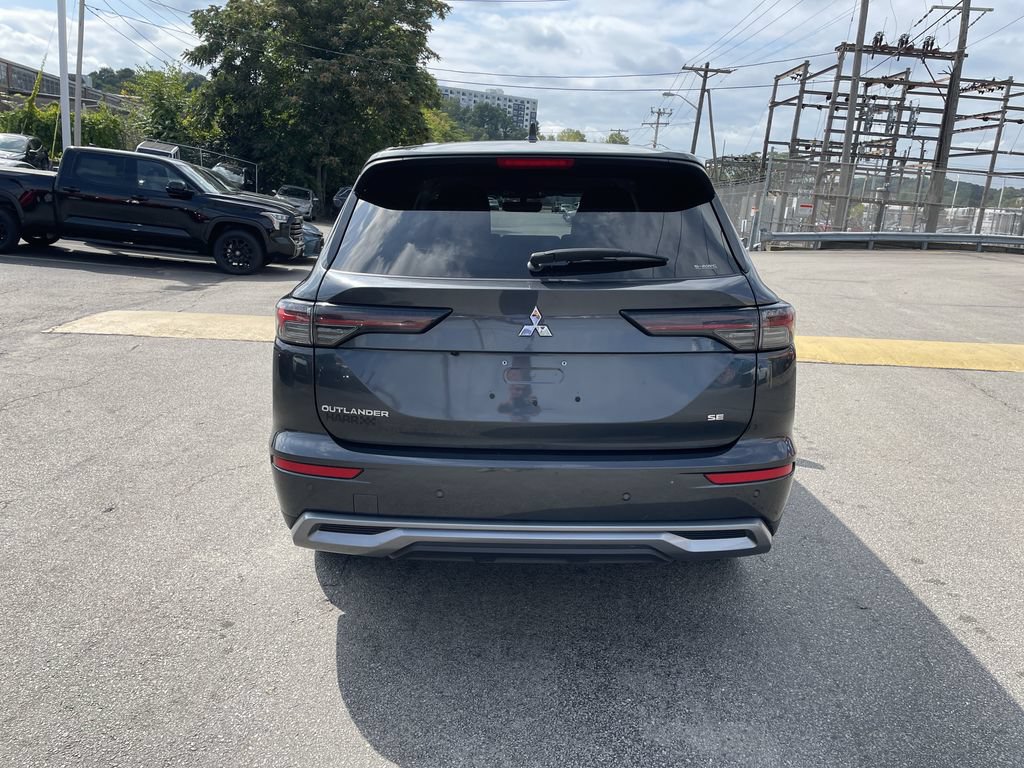 Used 2025 Mitsubishi Outlander SE AWD/4WD image 4