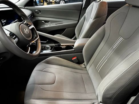 Used 2025 Hyundai Elantra SEL FWD image 9