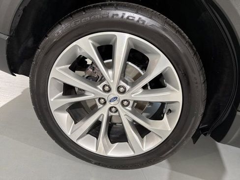 Used 2022 Ford Explorer Platinum w/ Equipment Group 601A image 16