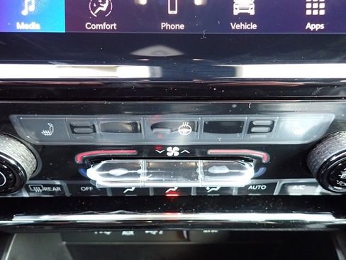 New 2025 Jeep Grand Cherokee Limited w/ Black Appearance Package image 18