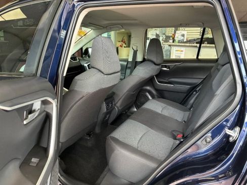 Used 2025 Toyota RAV4 XLE w/ Convenience Package FWD image 28