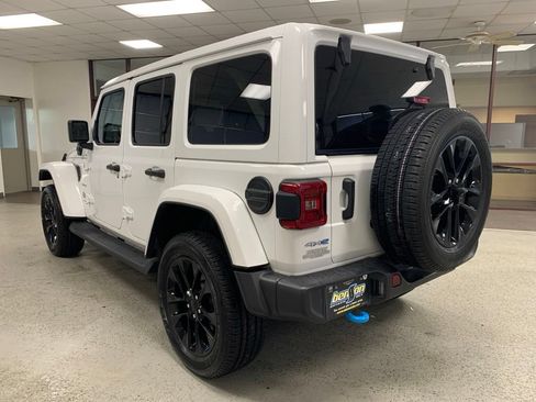 Used 2023 Jeep Wrangler Unlimited Sahara AWD/4WD image 3