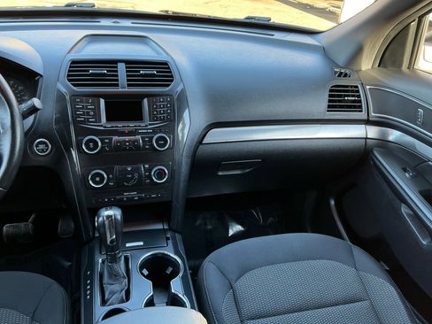 Used 2019 Ford Explorer XLT image 16