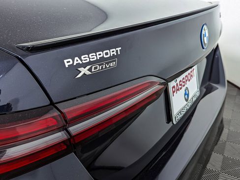 New 2026 BMW 550e xDrive image 5