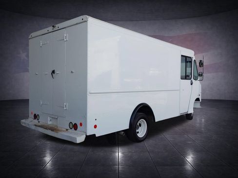 Used 2017 Ford E-350 and Econoline 350 Super Duty w/ A/C Prep Package RWD image 5