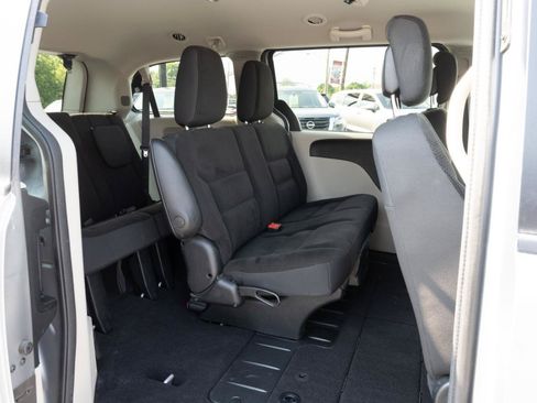 Used 2018 Dodge Grand Caravan SE w/ UConnect Hands-Free Group FWD image 27