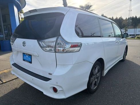 Used 2019 Toyota Sienna SE Premium image 10