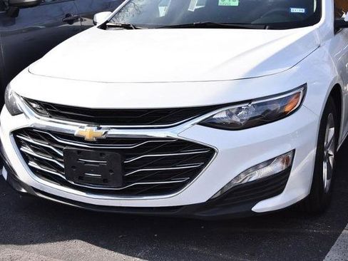 Used 2024 Chevrolet Malibu LT image 2