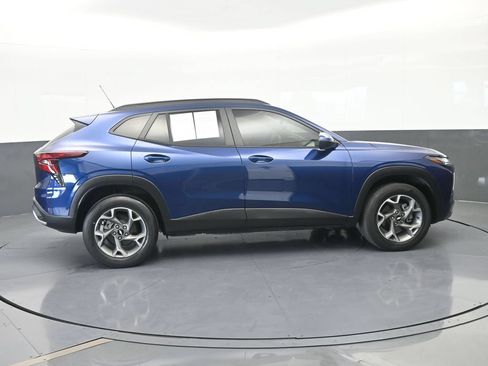 Used 2024 Chevrolet Trax LT FWD image 7