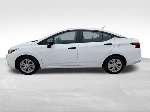 Used 2021 Nissan Versa S image 4