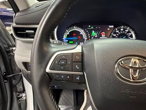 Used 2022 Toyota Highlander XLE AWD/4WD image 27