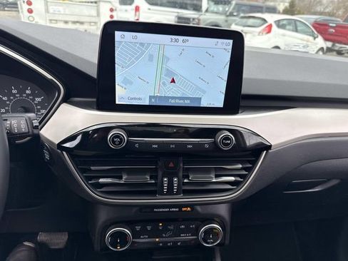 Used 2022 Ford Escape SE w/ SE Sport Appearance Package image 31