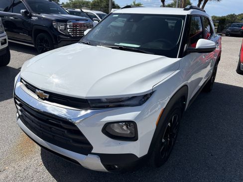 Used 2023 Chevrolet TrailBlazer LT FWD image 3