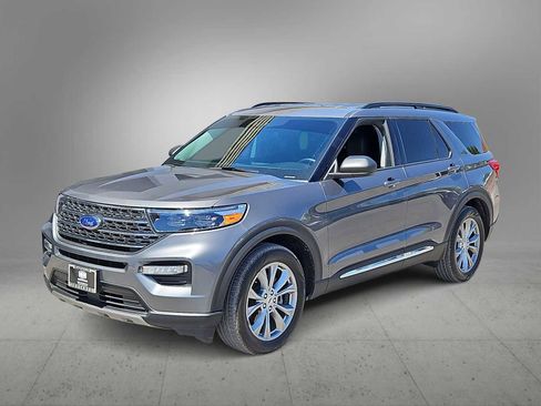 Used 2023 Ford Explorer XLT w/ Equipment Group 202A RWD image 4