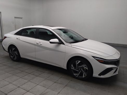 Used 2025 Hyundai Elantra SEL FWD image 11