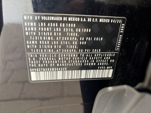 Certified 2025 Volkswagen Taos SE FWD image 39