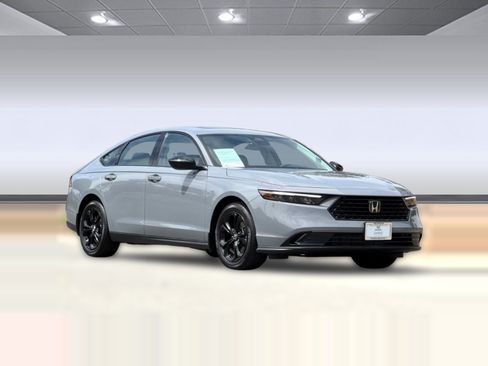 Certified 2025 Honda Accord SE image 6