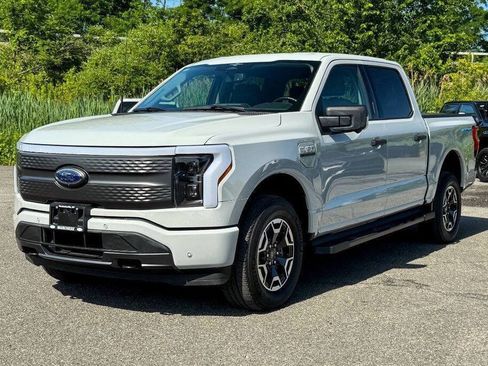Used 2023 Ford F150 Lightning XLT AWD/4WD image 7